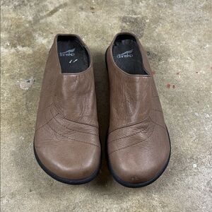 Dansko Mushroom Brown Leather Slip-On Shoes
Size: 38
